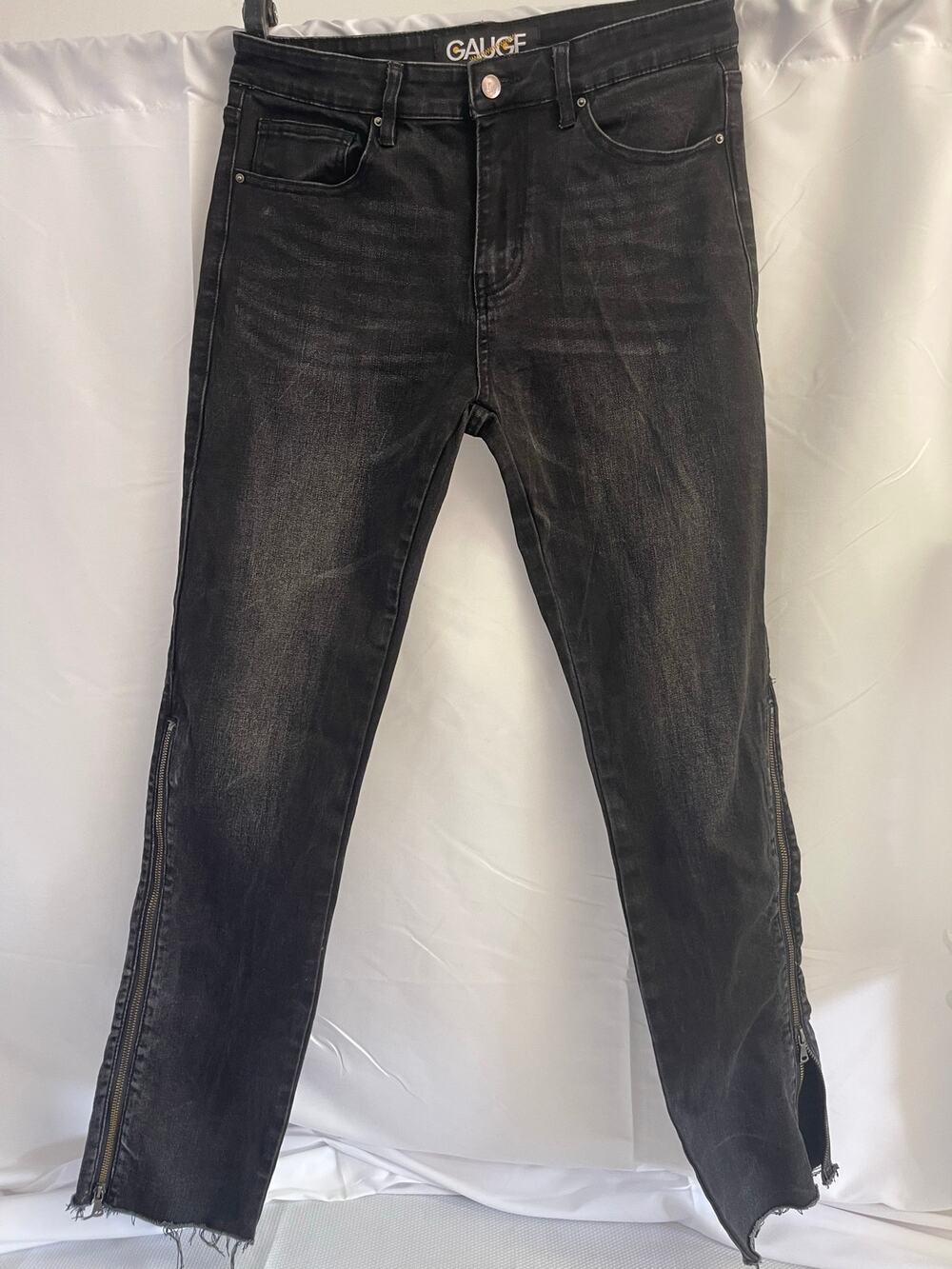 Y2K Streetwear Gauge Men’s 32x32 Black Jeans Distressed Ankle Zip Raw Hem